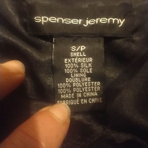 Flirty feminine 100  percent silk‎ top - Picture 3 of 7